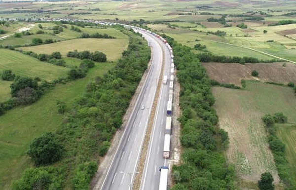 Kapıkule\'de 20 Kilometrelik Tır Kuyruğu