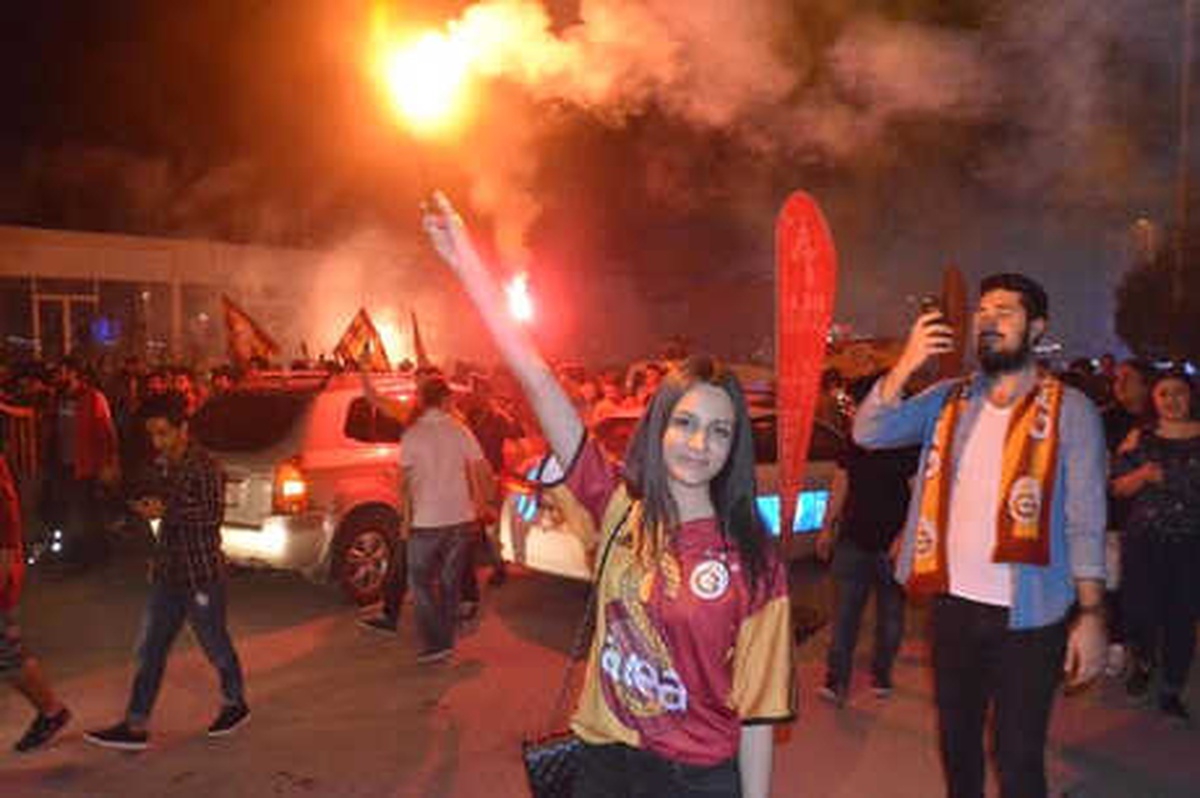 Karabük\'te Galatasaray Taraftarı Şampiyonluğu Kutladı