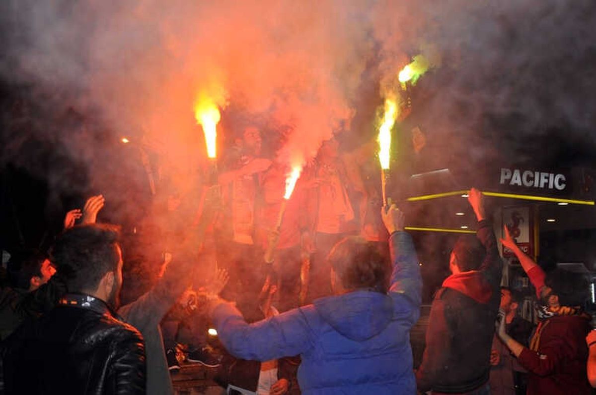 Kars\'ta Galatasaraylılar Sokaklara Döküldü
