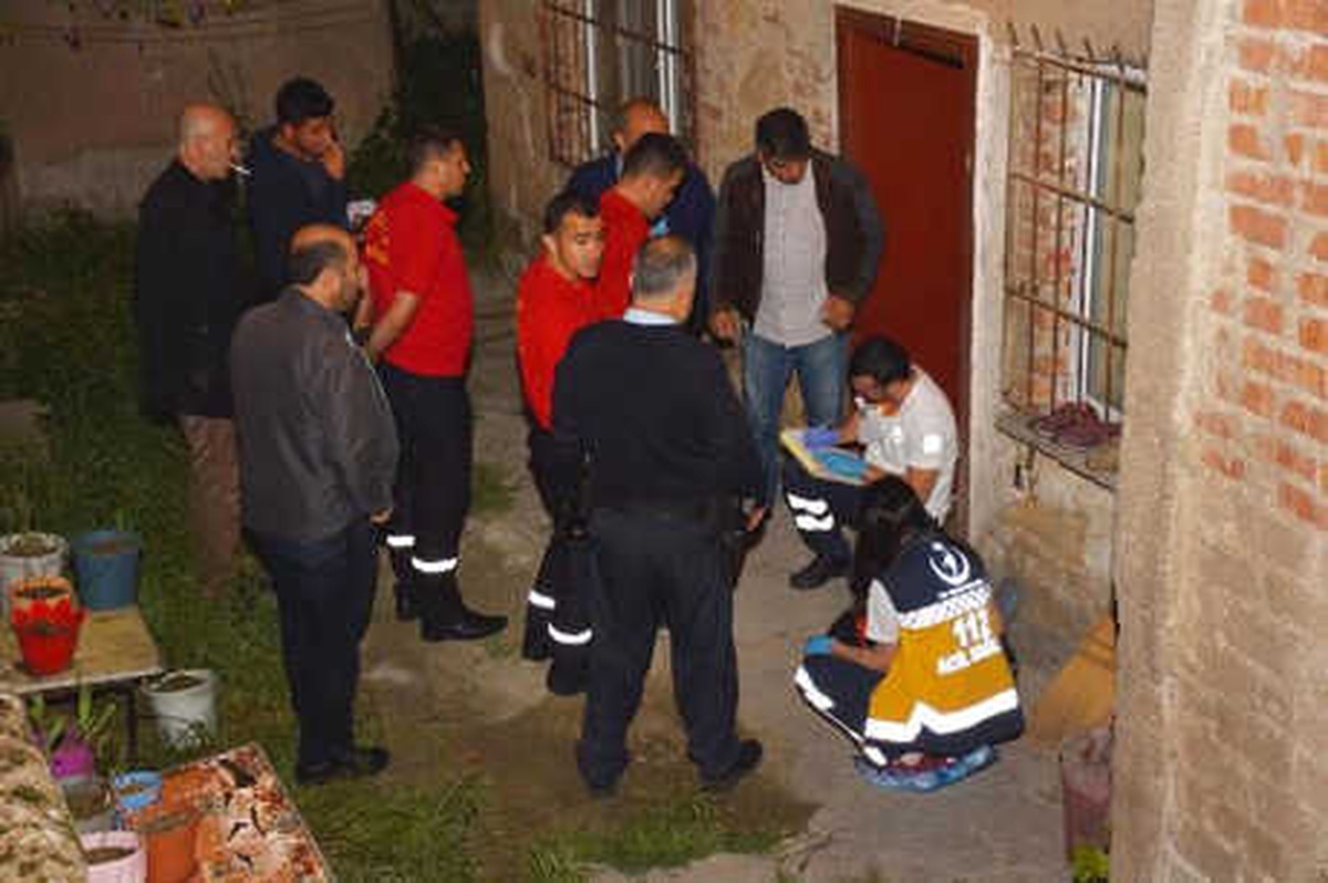 Kırıkkale\'de Sobadan Sızan Gazdan Zehirlenen 2 Kardeşten Biri Öldü