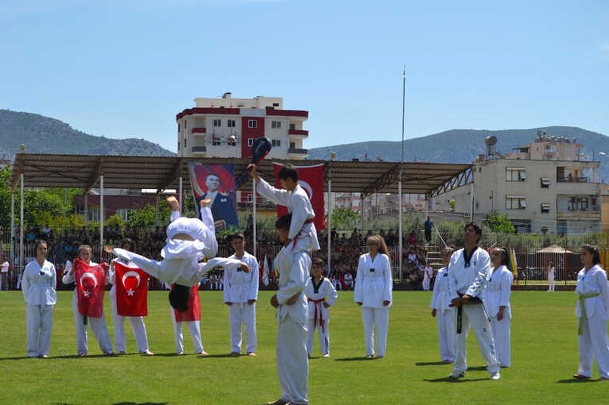 Kozan\'da 19 Mayıs Coşkusu