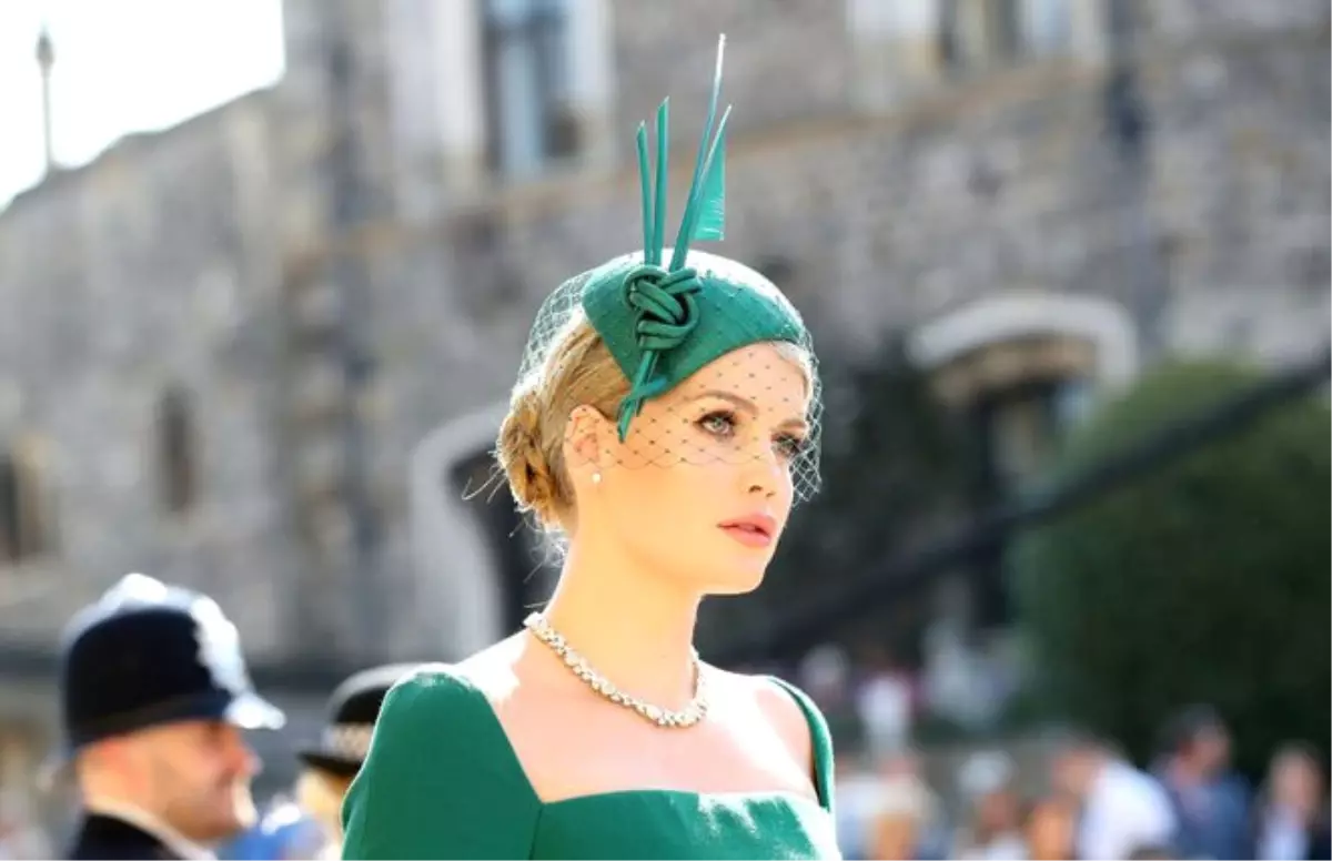 Lady Diana\'nın Yeğeni Kitty Spencer Güzelliğiyle düğüne damga vurdu