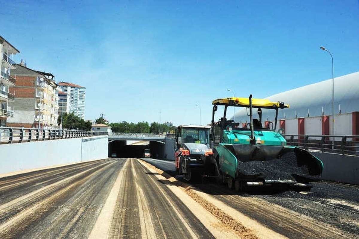 Larende Alt Geçidinde Asfaltlama Çalışması Başladı
