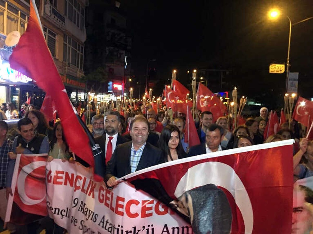 Maltepe\'de Coşkulu 19 Mayıs Yürüyüşü