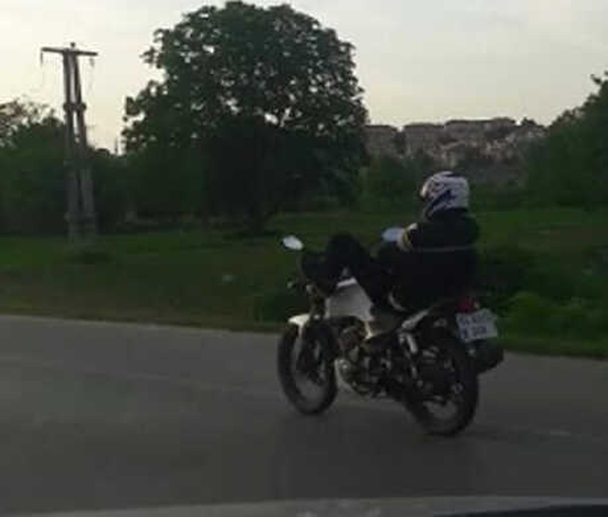 Motosiklet Sürücüsünden Tehlikeli Hareketler