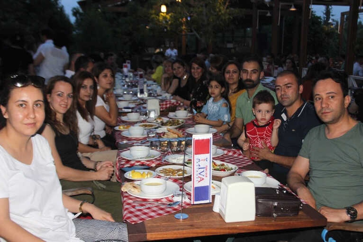 Nöbetçiler Hariç, Tüm Çalışanlar Aynı Sofrada Buluştu