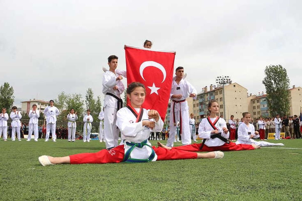 Oltu\'da 19 Mayıs Coşkusu