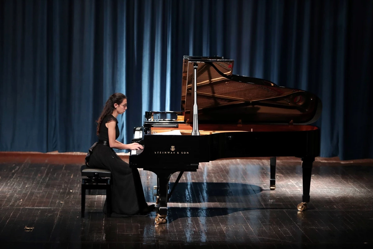 Rus Beşlerinden Eserler" Piyano Resitali