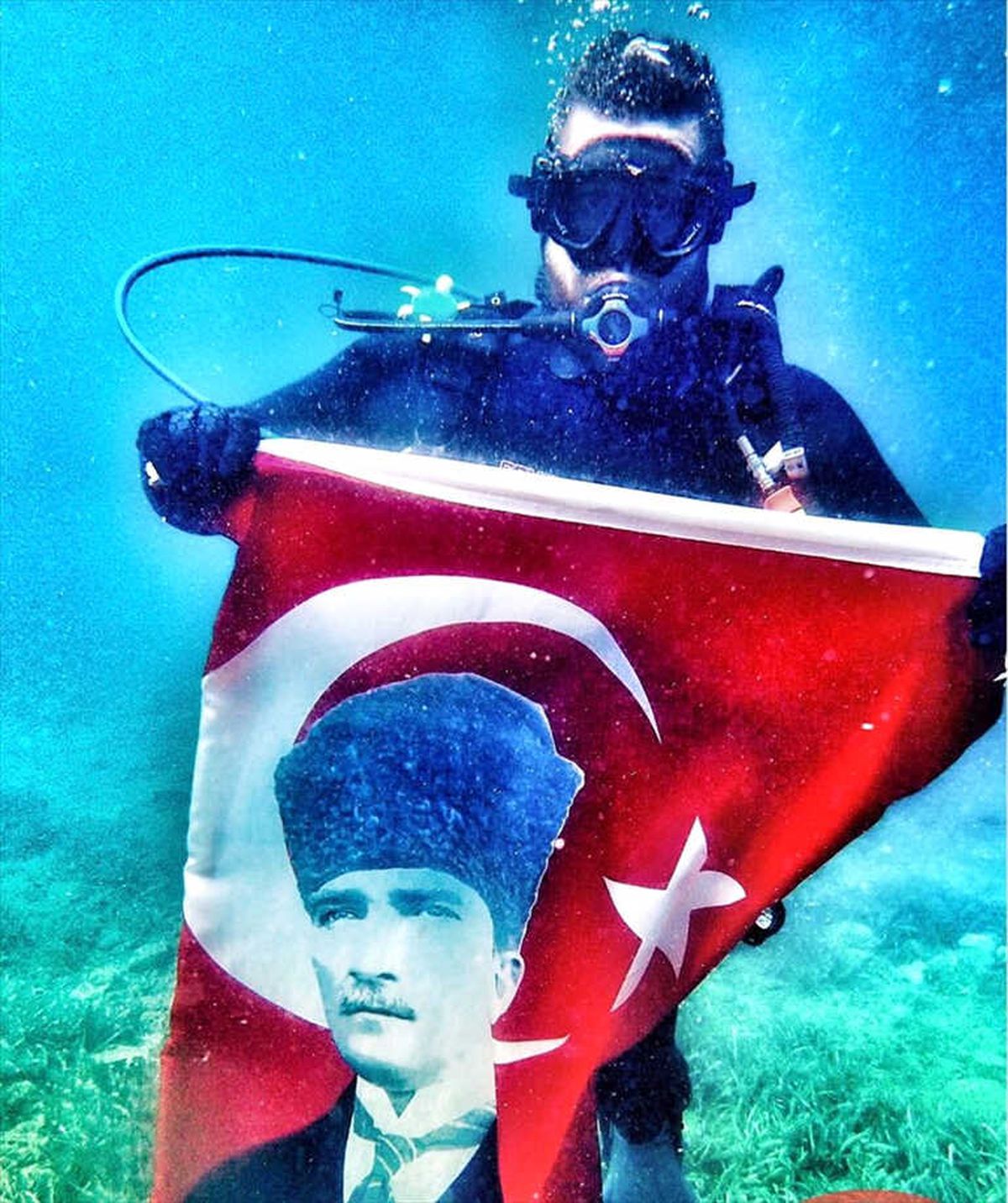 Su Altında Türk Bayrağı Açtılar