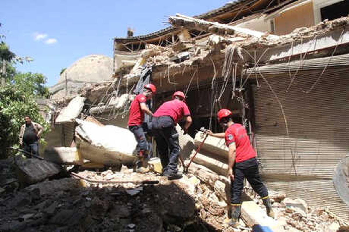 Tarihi Çarşıdaki Kullanılmayan 5 Dükkan Çöktü