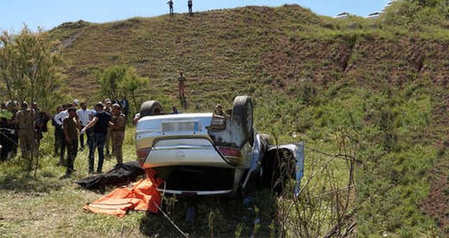 Taziye Dönüşü Otomobil Şarampole Yuvarlandı: 2 Ölü, 3 Yaralı, System.String[]