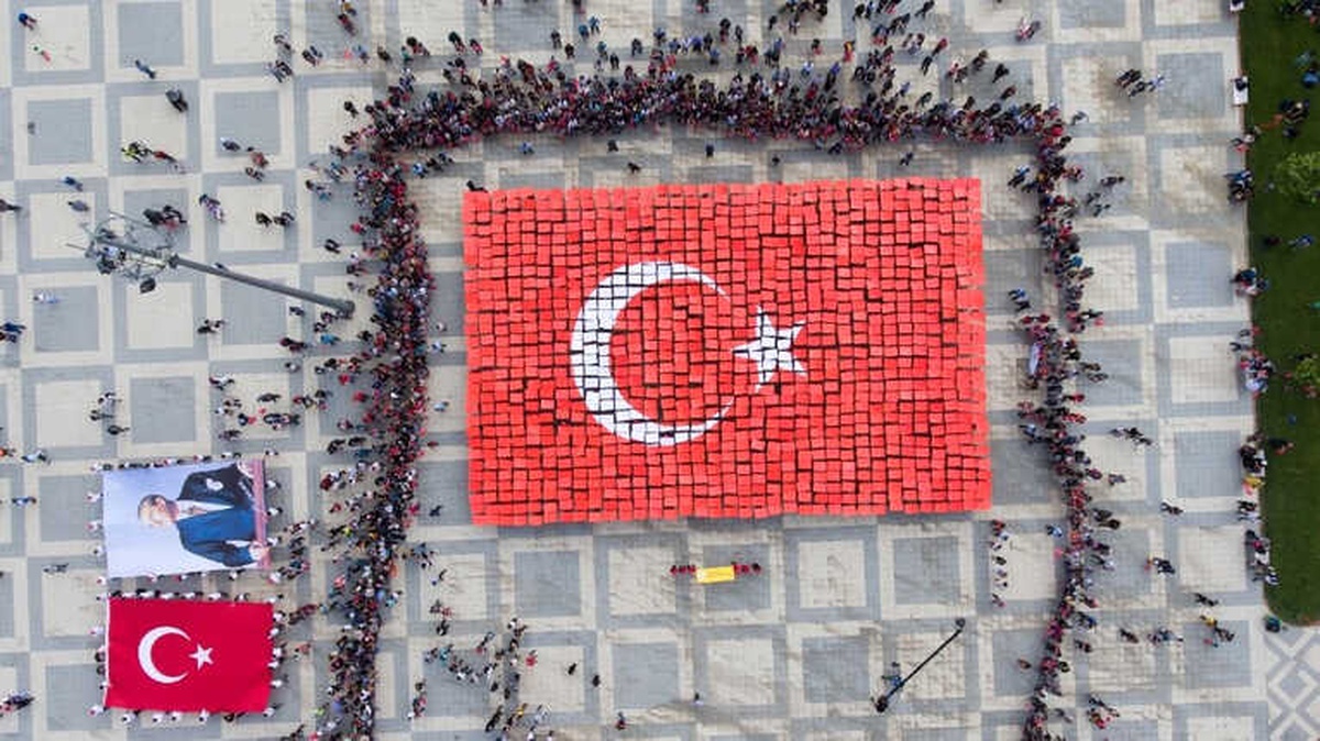 Tekirdağ\'da Bin 59 Öğrenciden Atatürk ve Türk Bayrağı Koreografisi