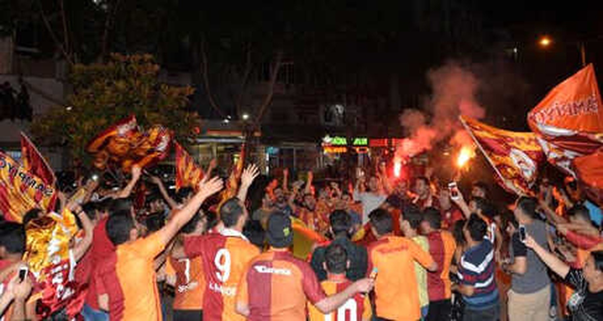 Terim\'in Memleketi Adana\'da Şampiyonluk Coşkusu