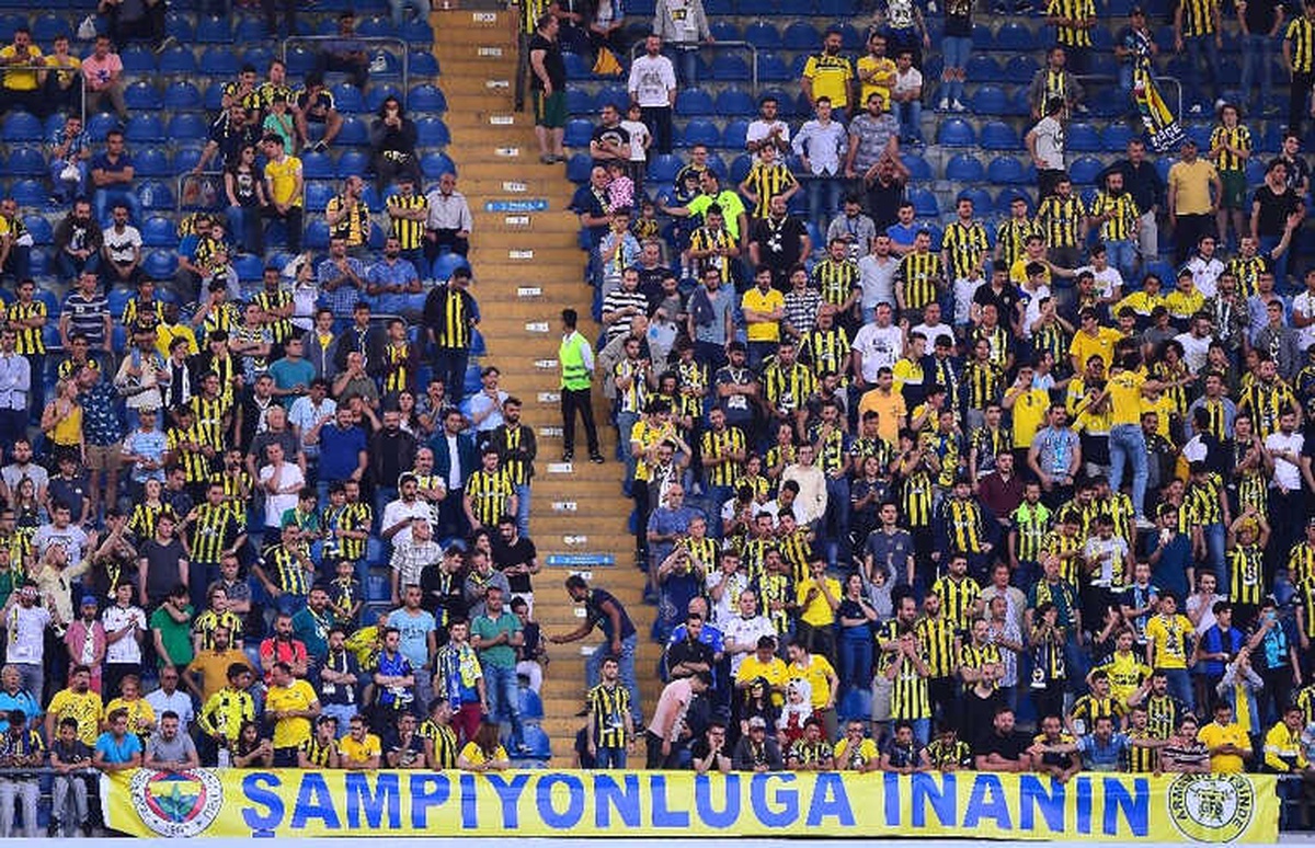 Tribünlerde Obradovic ve Ali Koç Tezahüratları