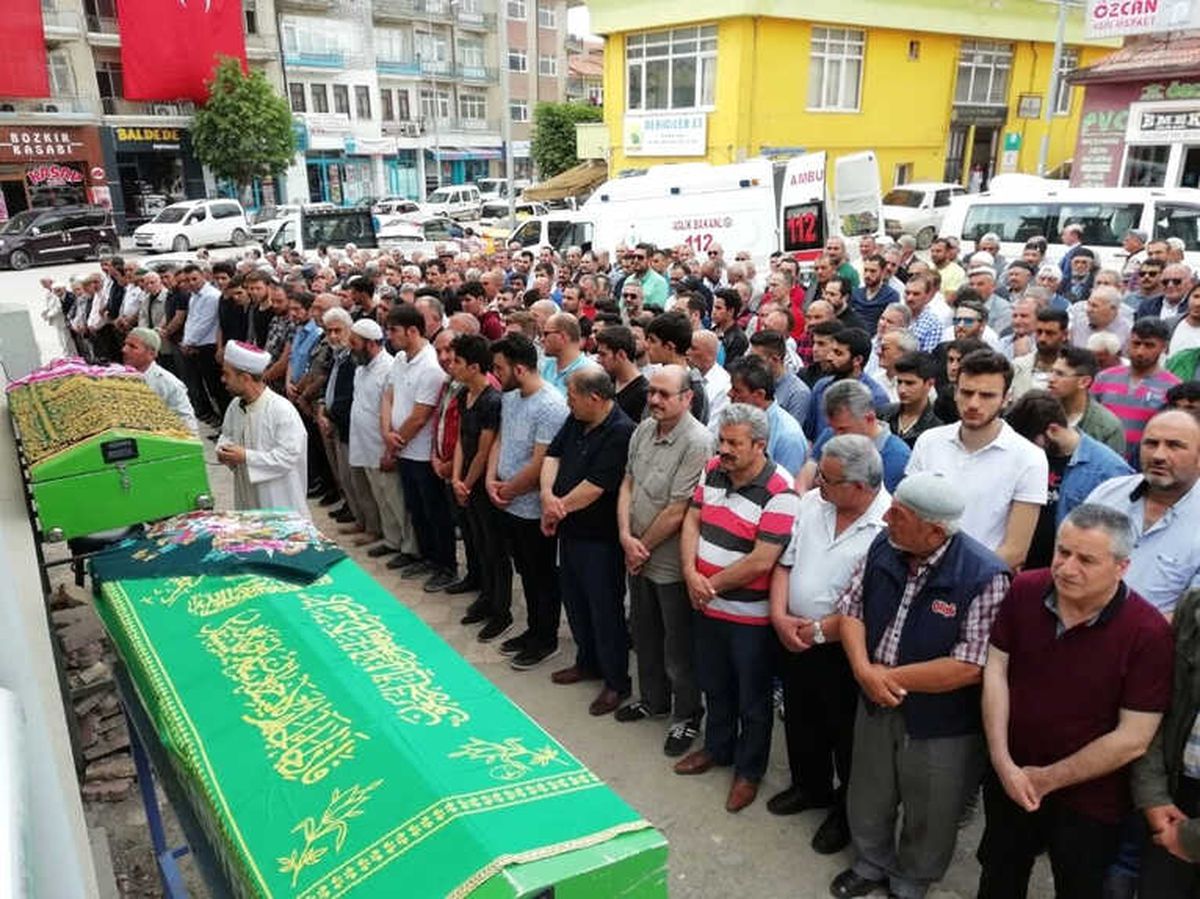 Üniversiteli Genç Kız Son Yolculuğuna Uğurlandı