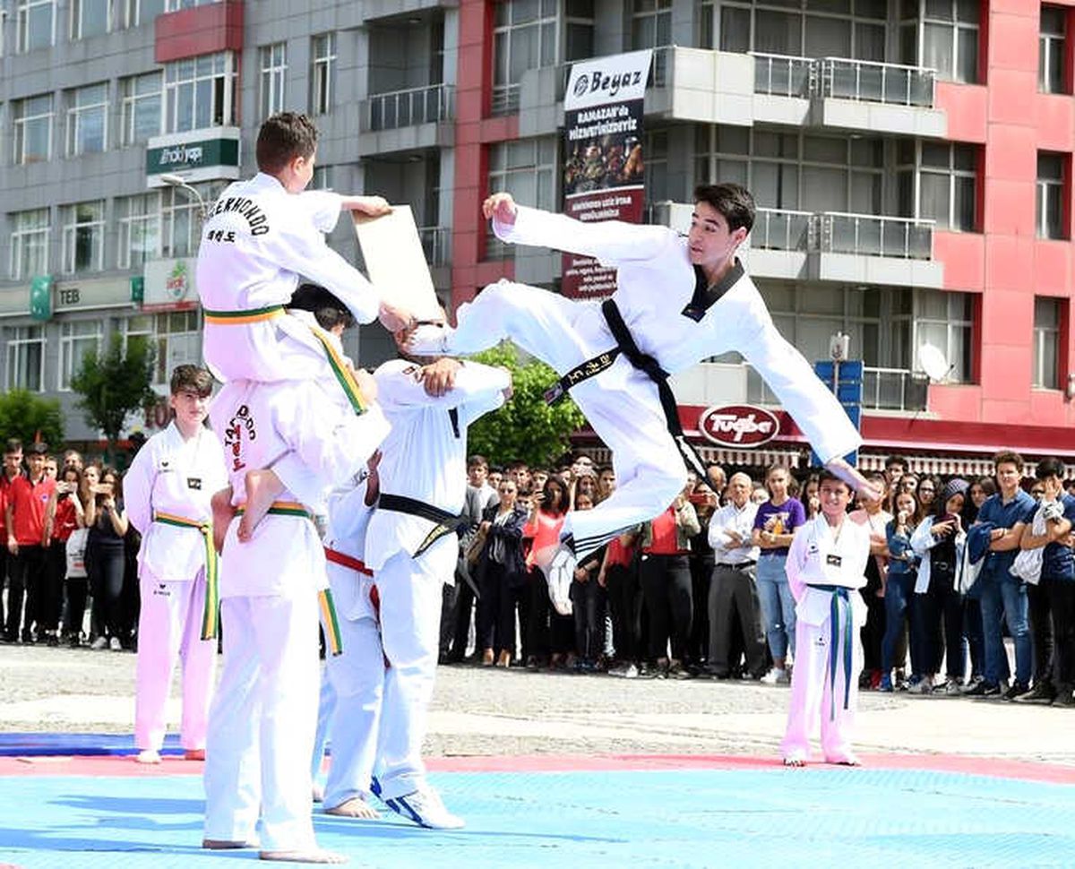 Uşak\'ta 19 Mayıs Kutlamaları