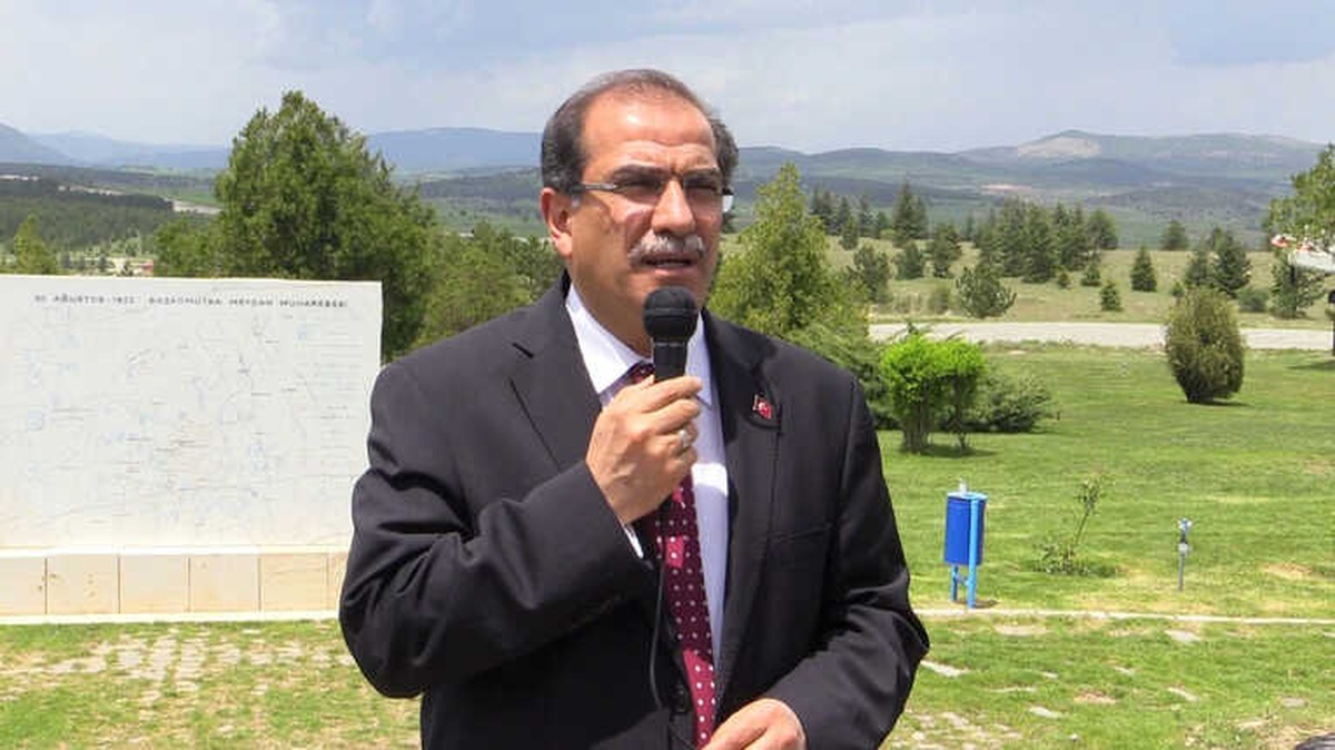 Uşak\'ta 3300 Öğrenci Dumlupınar Şehitliğini Ziyaret Etti