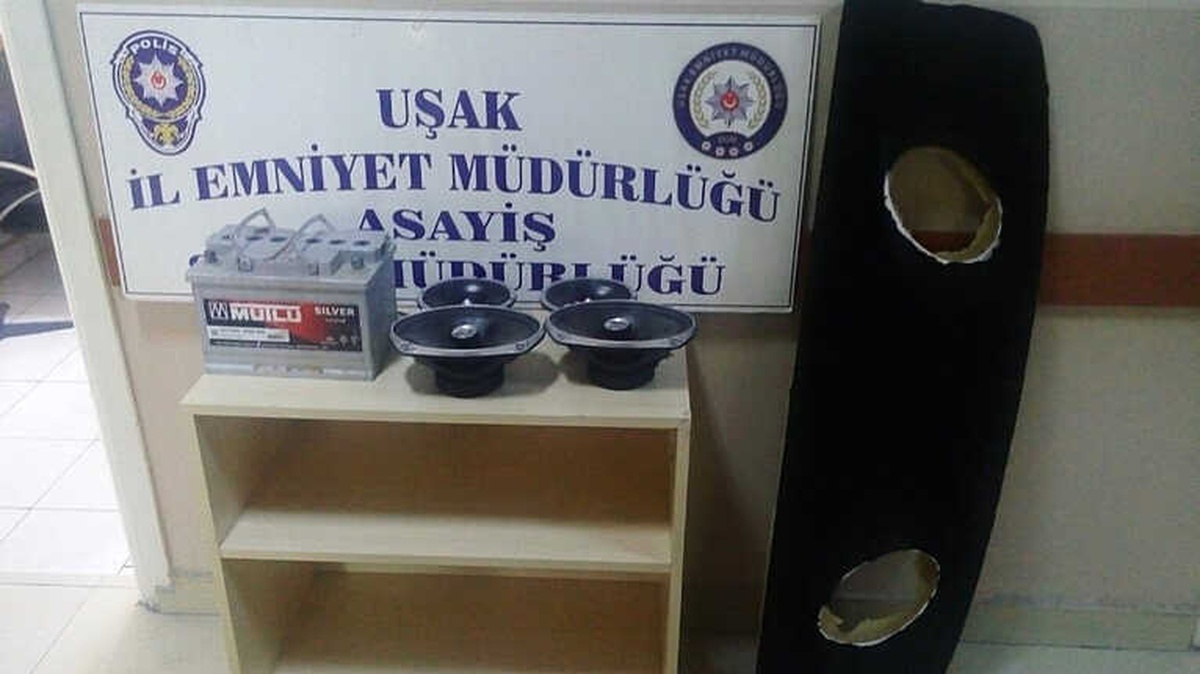 Uşak\'ta Otodan Hırsızlık Yapan 2 Kişi Tutuklandı
