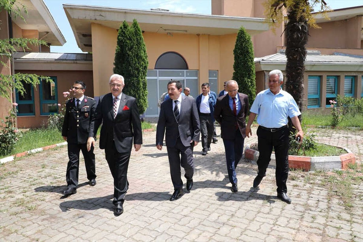 Vali Balkanlıoğlu\'ndan Kadın Cezaevine Ziyaret