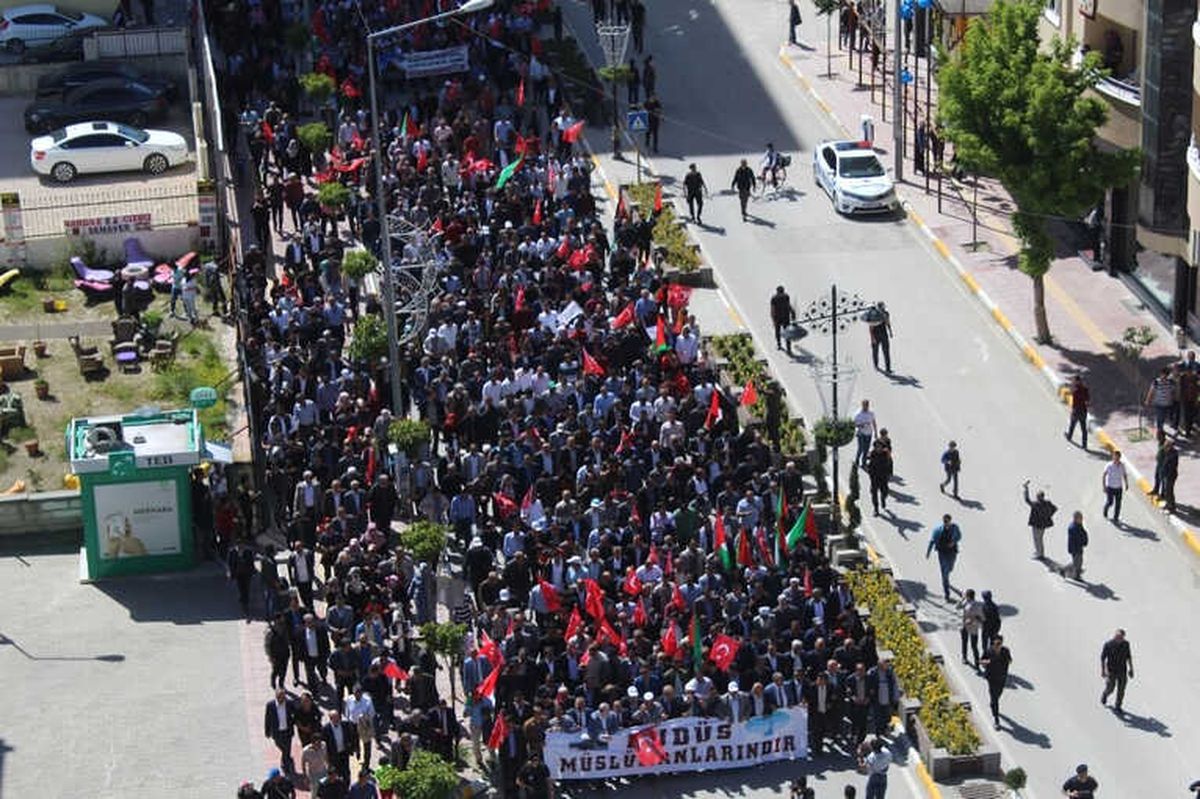 Van\'da Binlerce Vatandaş Kudüs İçin Yürüdü
