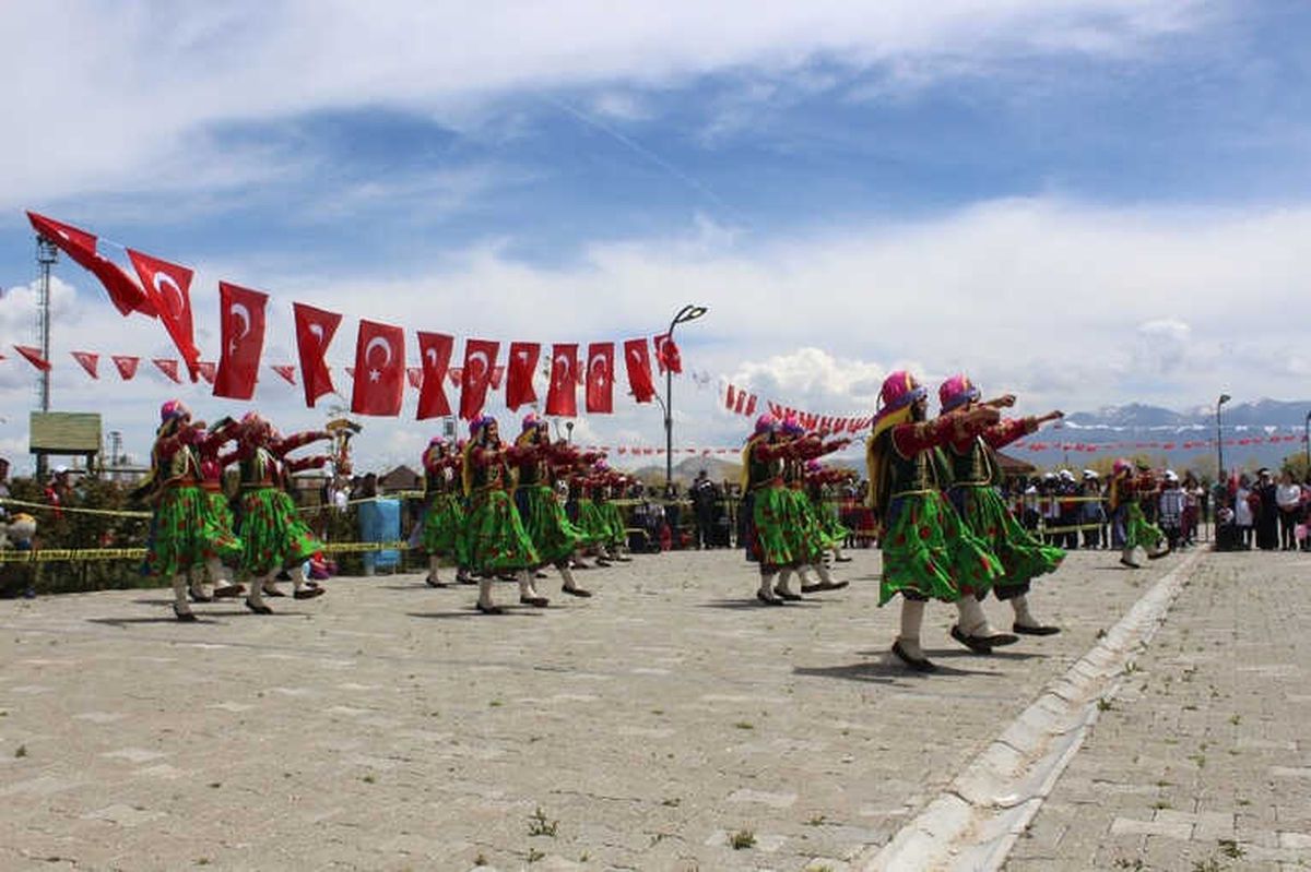 Van ve İlçelerinde 19 Mayıs Coşkuyla Kutlandı