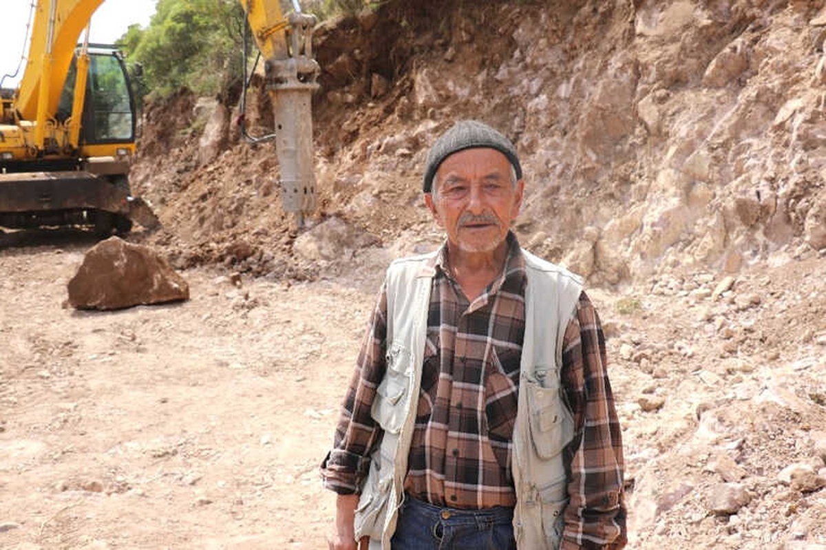 Yunusemre\'den Örselli\'de Yol Çalışması