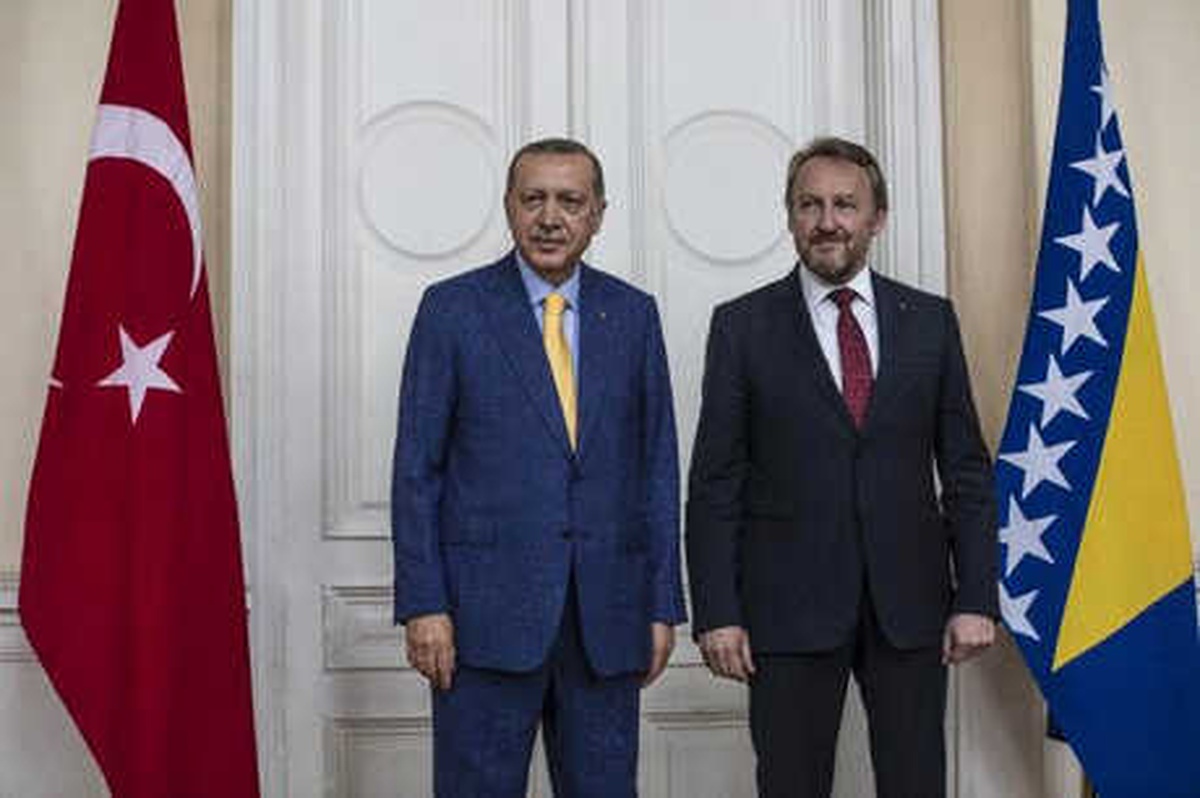 Avrupalı Türkler, Cumhurbaşkanı Erdoğan İçin Saraybosna\'ya Akın Etti (2)