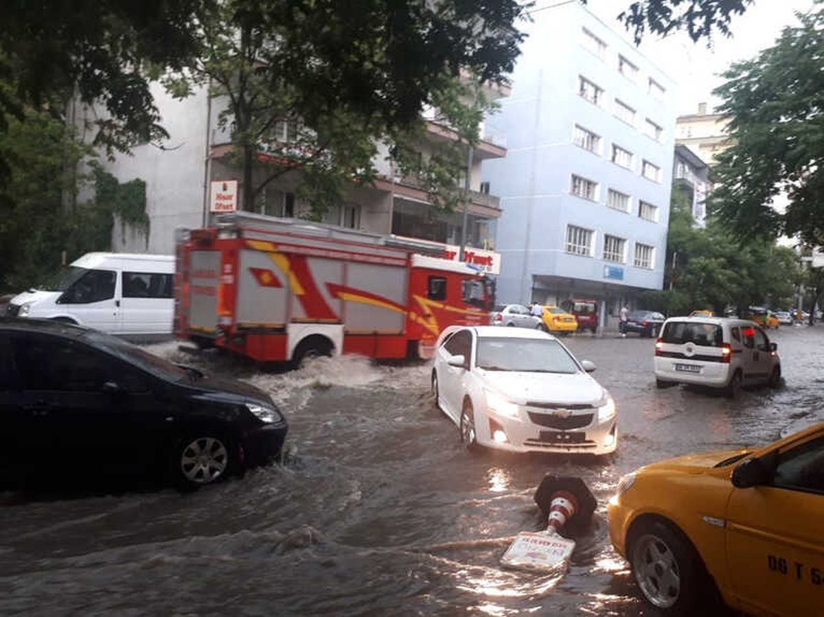 Başkent\'te Şiddetli Yağışı