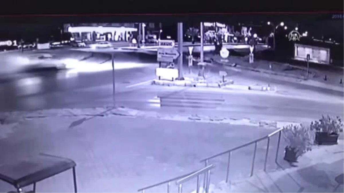 Bodrum\'da Otomobilin Devrildiği Kaza Güvenlik Kamerasına Yansıdı