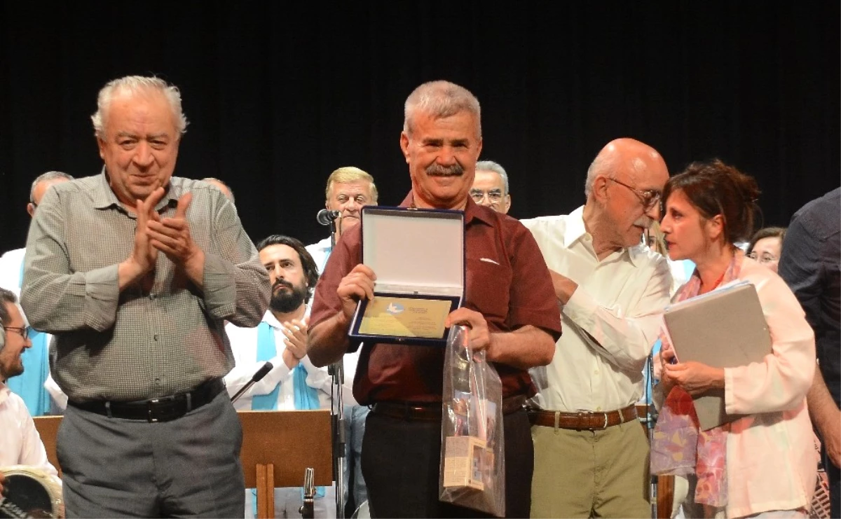Eski Dikili Belediye Başkanı Osman Özgüven\'e Midilli\'den \'Barış Ödülü\'