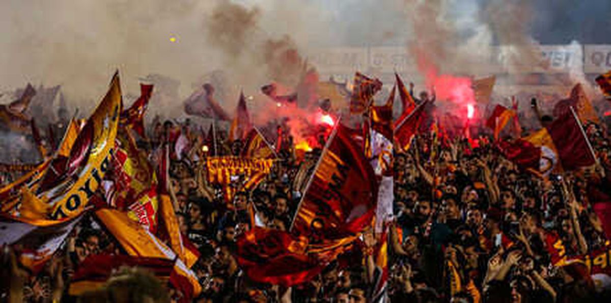 Fatih Terim Balkona Çıktı, Taraftar Coştu