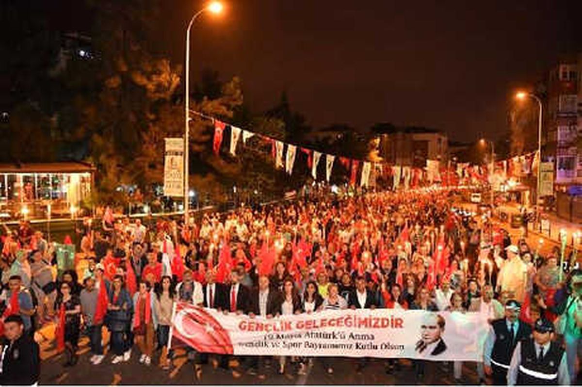 Maltepe\'de 19 Mayıs İçin Binlerce İnsan Bir Araya Geldi