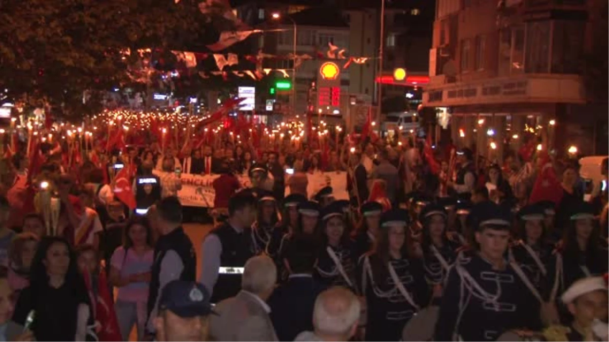 Maltepe\'de 19 Mayıs İçin Binlerce İnsan Bir Araya Geldi