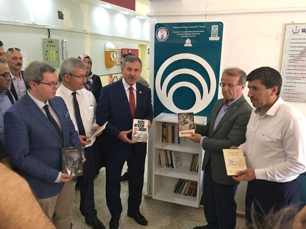 Manisa\'da 115 Kliniğe 115 Kitaplık Kazandırıldı