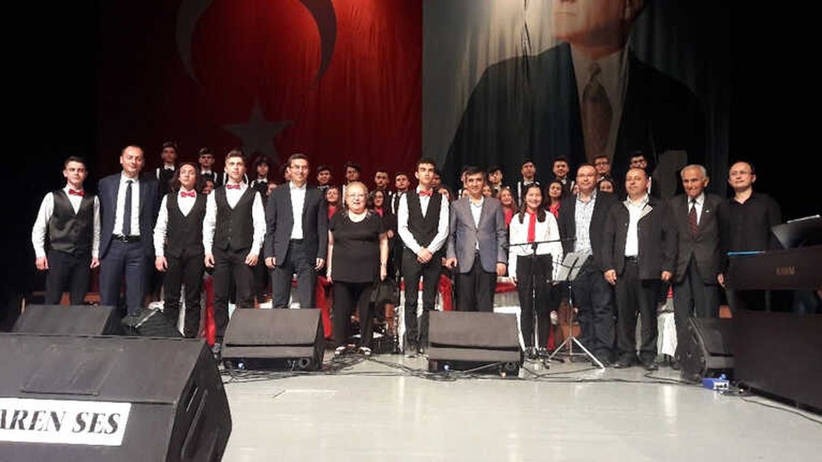 Ögrencilerin \'Müzik Dinletisi\' 19 Mayıs Gecesine Damgasını Vurdu