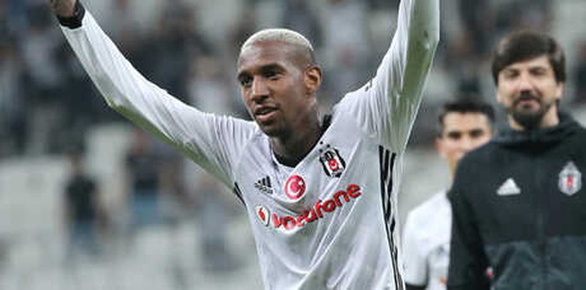 Portekiz Basını Duyurdu! Talisca, Manchester United\'a...