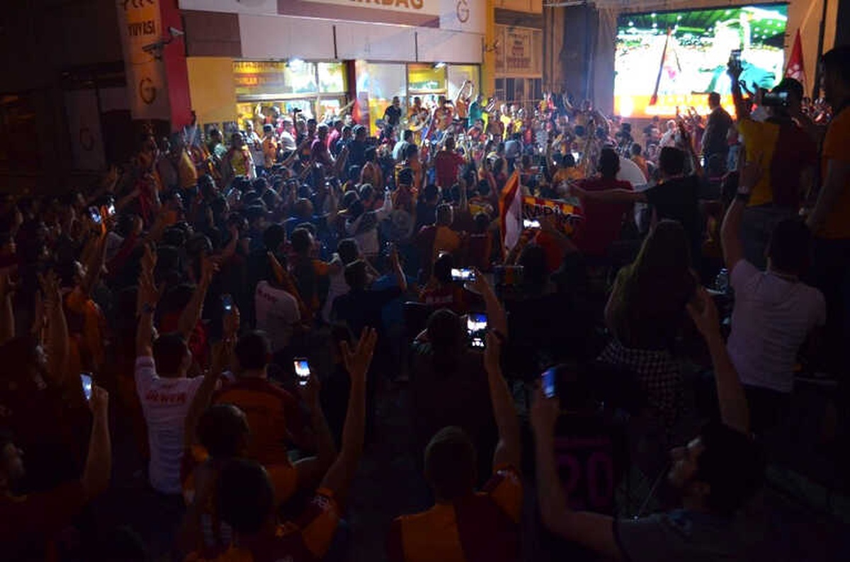Şampiyonluk Sevinci Gece Geç Saatlere Kadar Sürdü