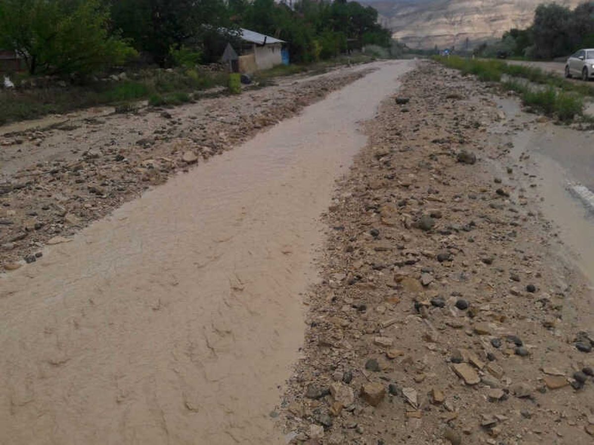 Sivas\'ta Sel Nedeniyle Yol Trafiğe Kapandı