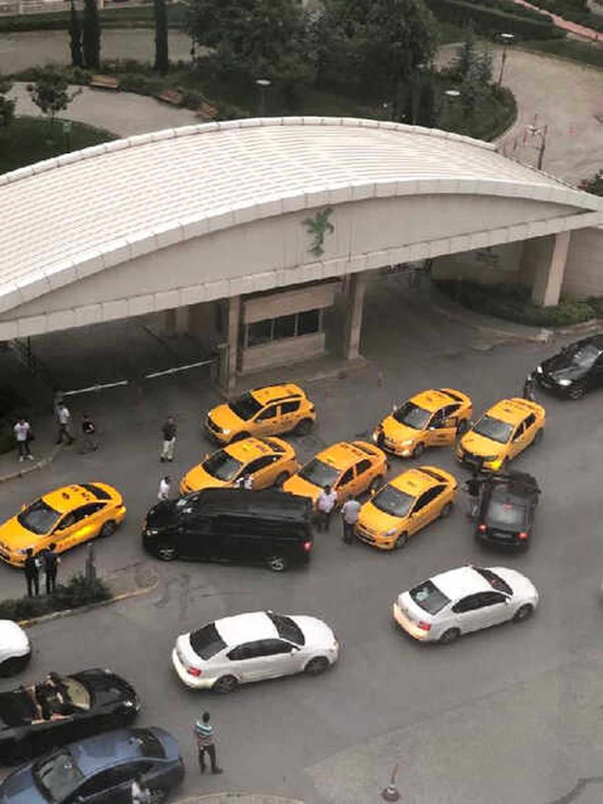 Taksicilerden Uber Sürücüsüne Tehdit İddiası