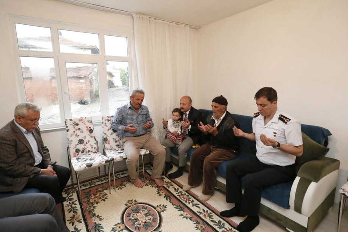 Vali Varol\'dan Şehit Ailesine Ziyaret