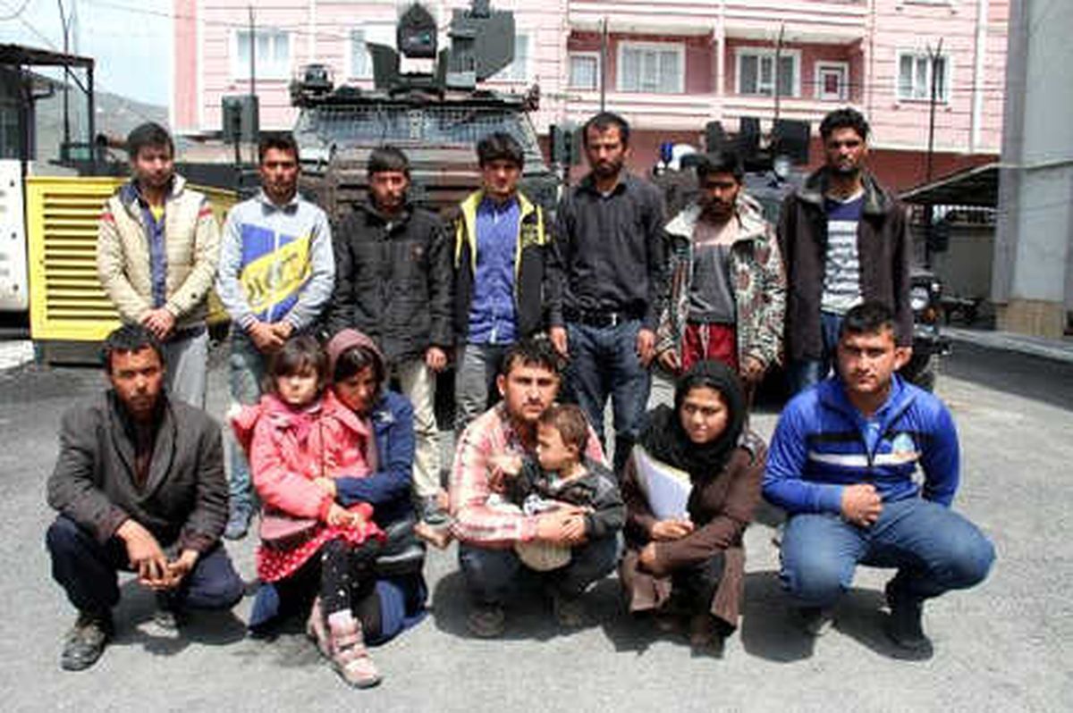 Van\'da 2\'si Çocuk 14 Kaçak Göçmen Yakalandı