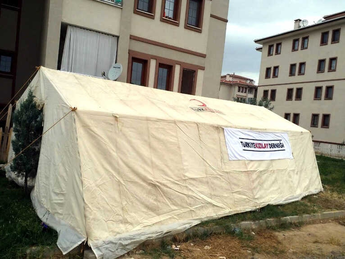 Vatandaşın \'İbadet Çadırı\' Talebine Kızılay Kayıtsız Kalmadı