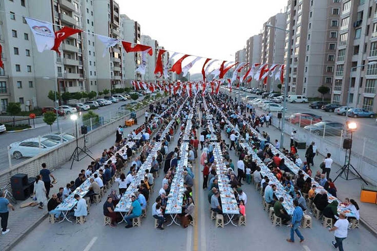 Yavuz Sultan Selim\'de Bin 500 Kişilik İftar