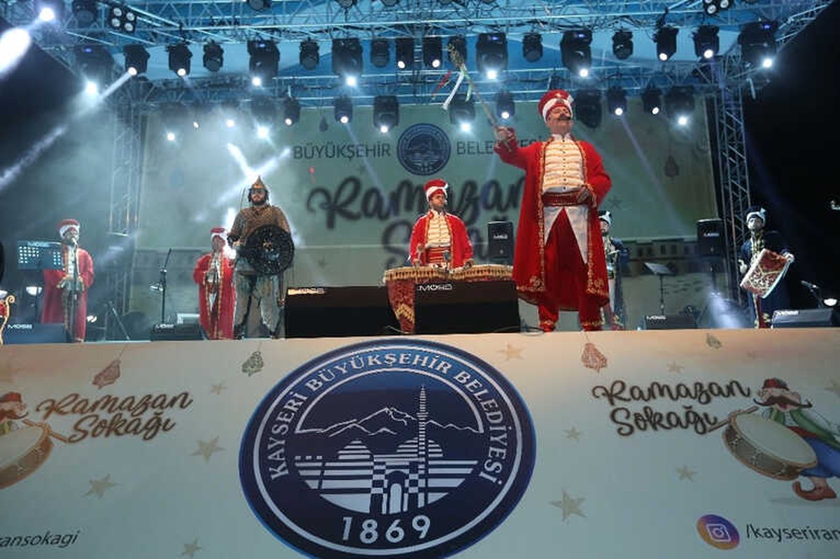 Yıldız ve Çelik\'ten Ramazan Sokağı Gezisi