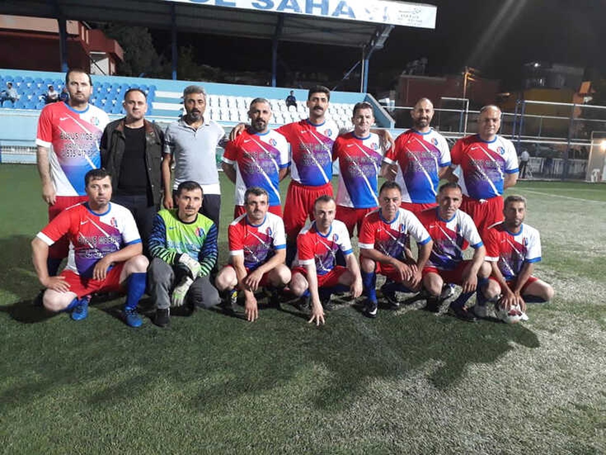 Amatör Sporcular Erhan Aksay Turnuvasında Ter Döküyor