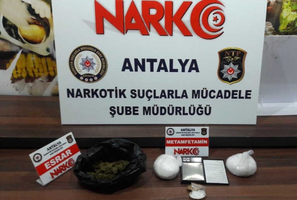 Antalya\'da Uyuşturucu Operasyonu: 3 Tutuklama