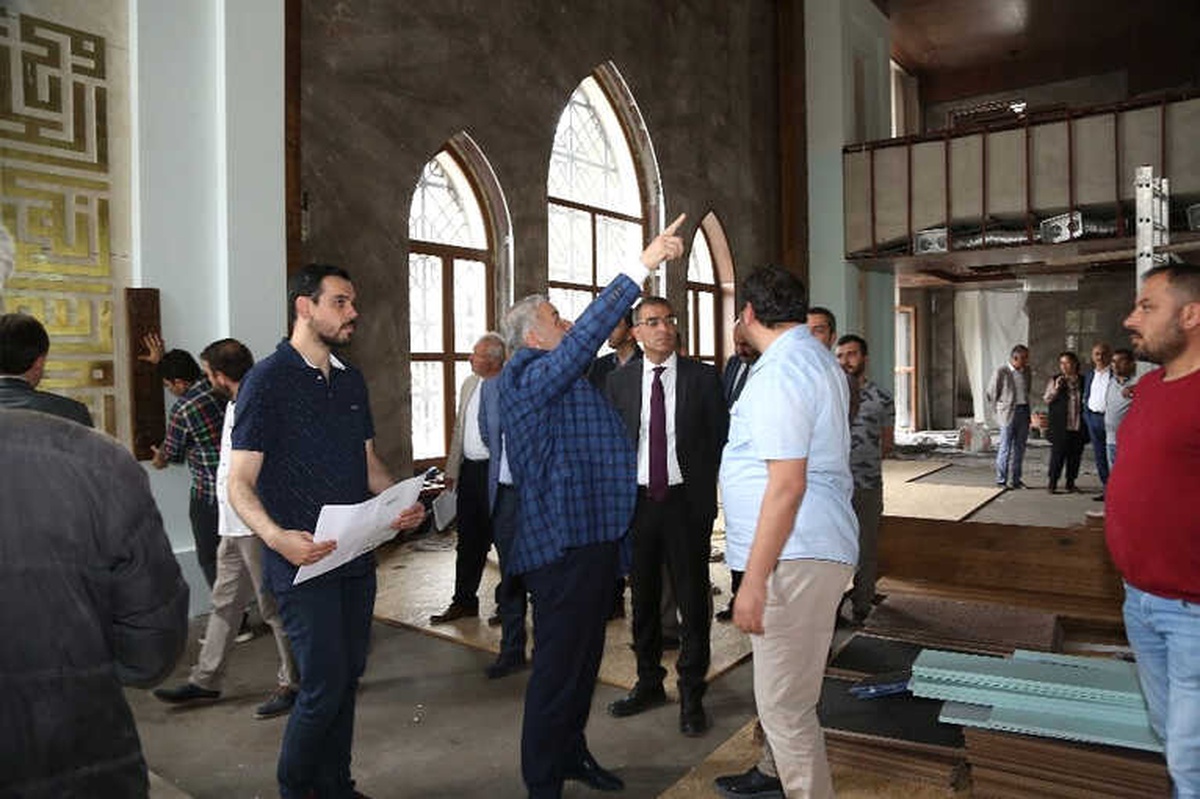 Asri Mezarlık\'ta Yenileme Çalışmaları Sürüyor