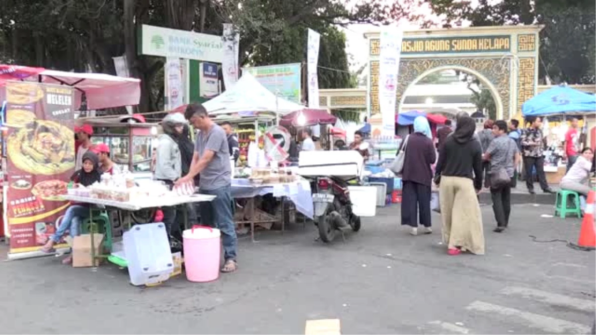 Endonezya\'da İftar Sofrasının Vazgeçilmezi Muz Çorbası