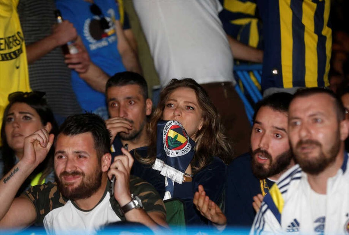 Fenerbahçeliler, Finali Meydanlarda İzledi