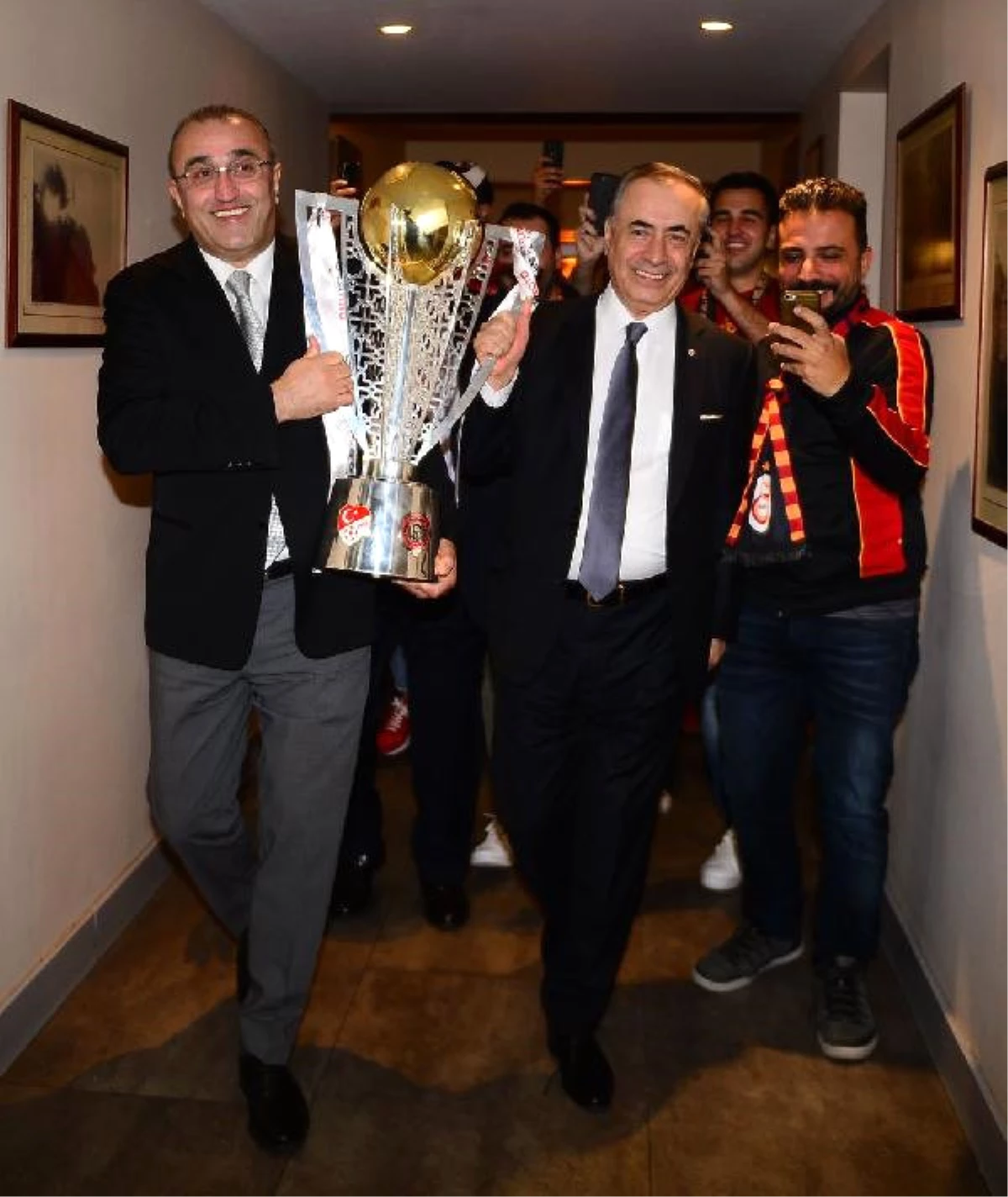 Galatasaray\'da Kutlamalar Cemiyette Devam Etti